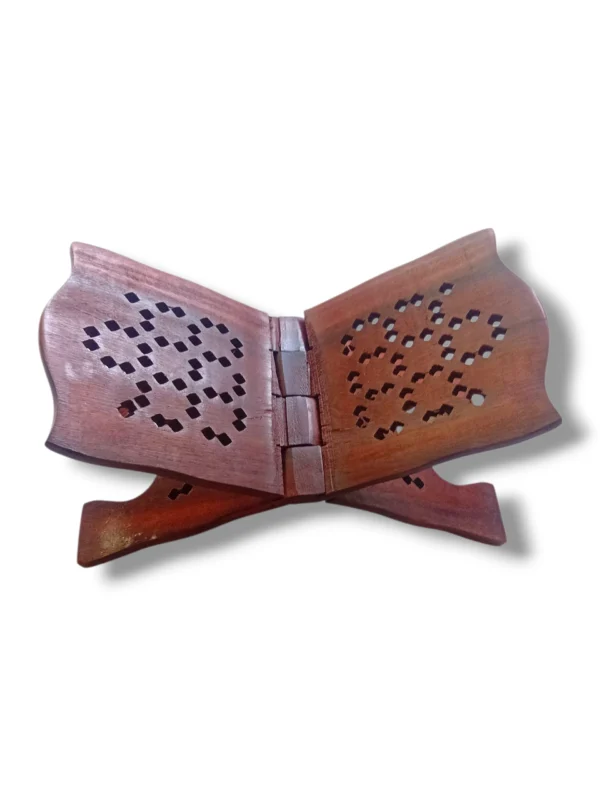 Large Quran Raheel open for recitation